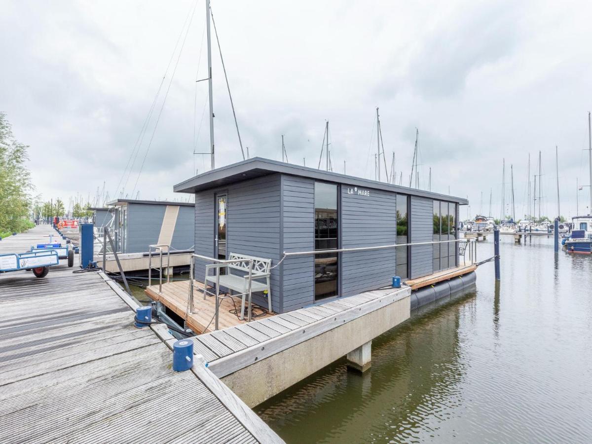 Отель Luxury Houseboat In Volendam Marina Экстерьер фото