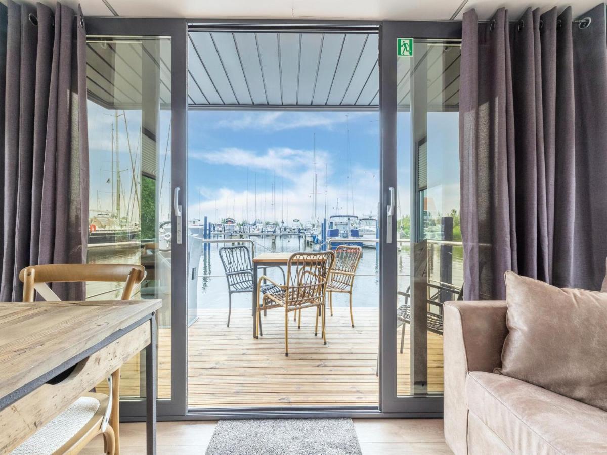 Отель Luxury Houseboat In Volendam Marina Экстерьер фото