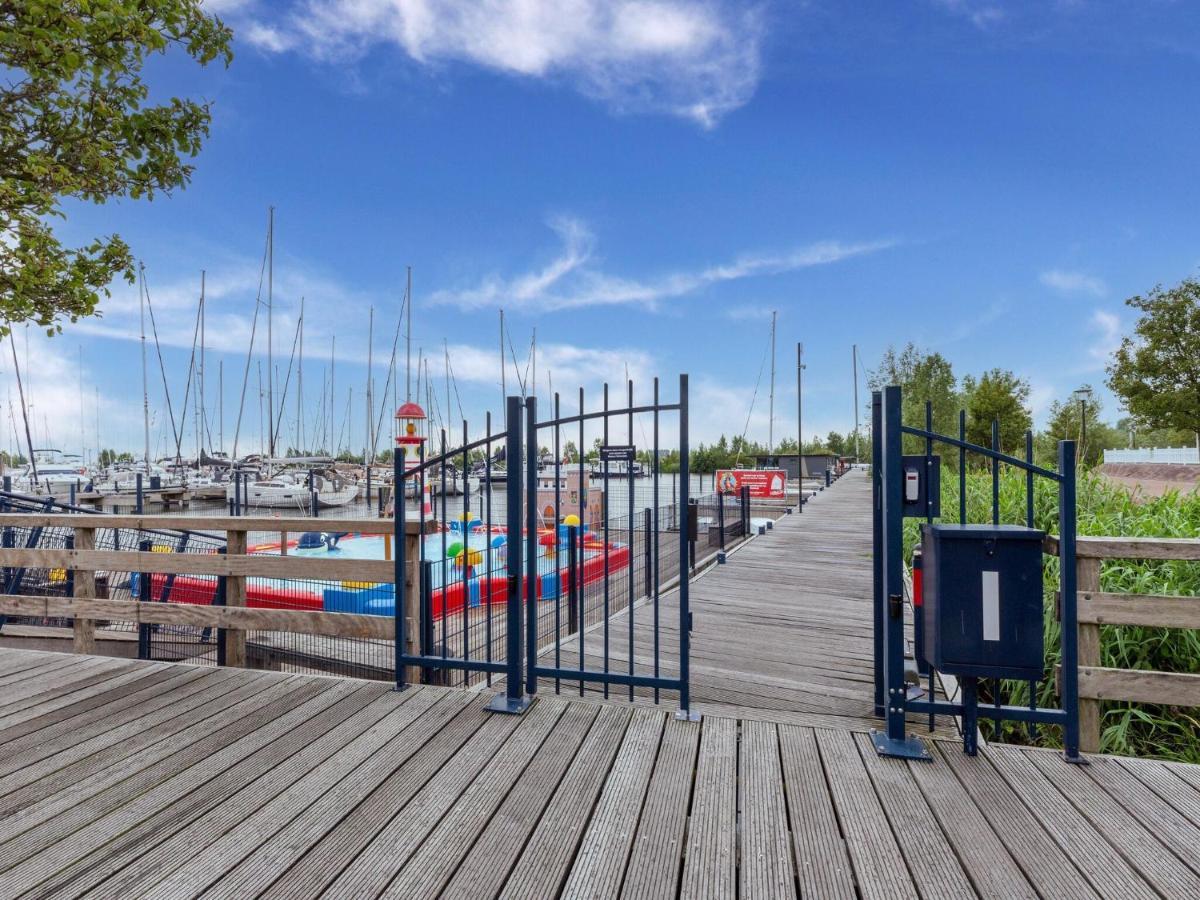 Отель Luxury Houseboat In Volendam Marina Экстерьер фото