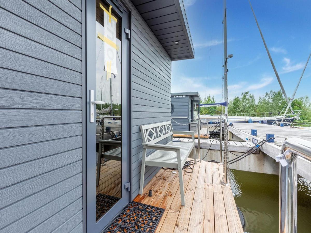 Отель Luxury Houseboat In Volendam Marina Экстерьер фото