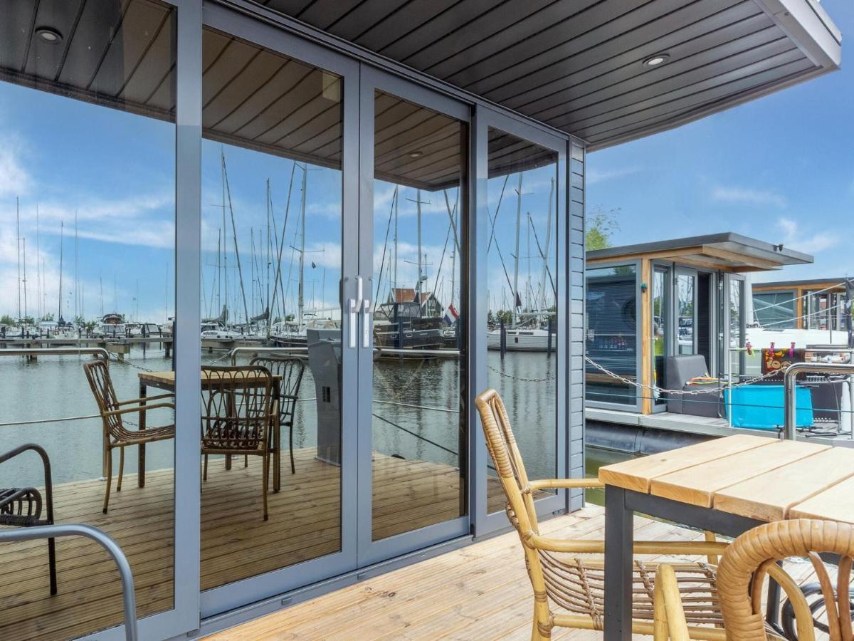 Отель Luxury Houseboat In Volendam Marina Экстерьер фото