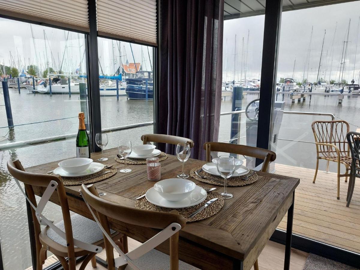 Отель Luxury Houseboat In Volendam Marina Экстерьер фото