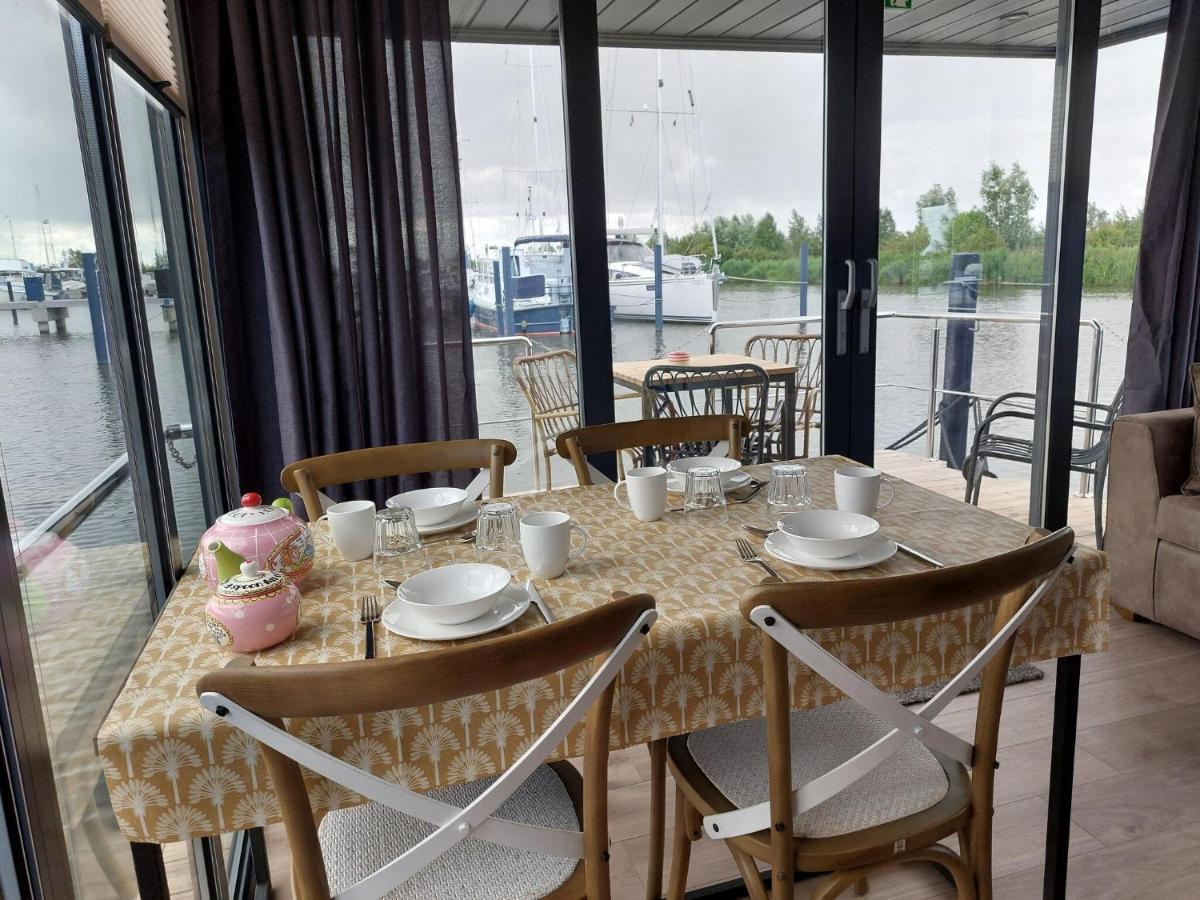 Отель Luxury Houseboat In Volendam Marina Экстерьер фото