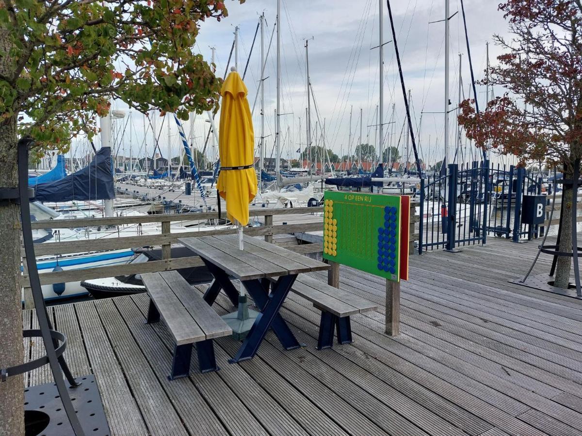 Отель Luxury Houseboat In Volendam Marina Экстерьер фото